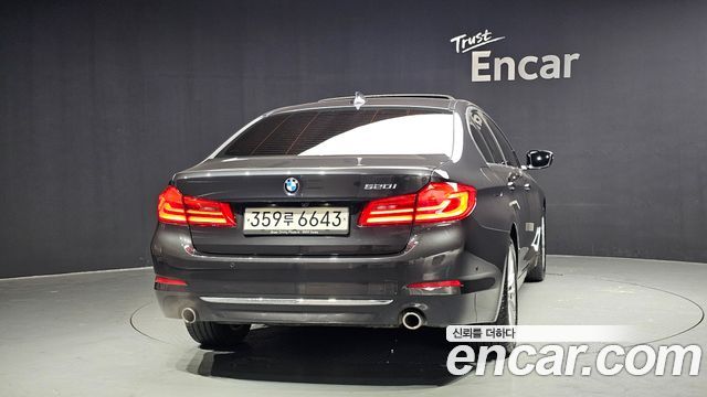 BMW 5-Series 520i Luxury