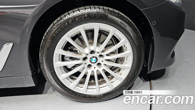 BMW 5-Series 520i Luxury