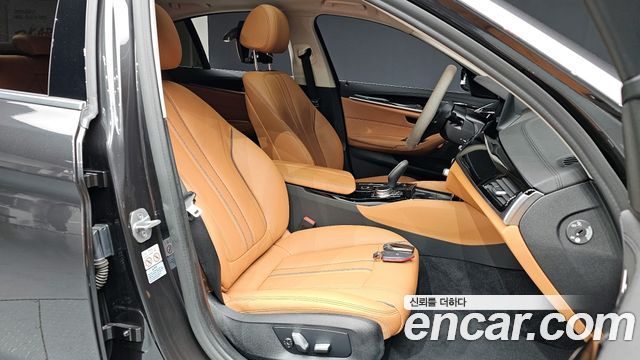 BMW 5-Series 520i Luxury