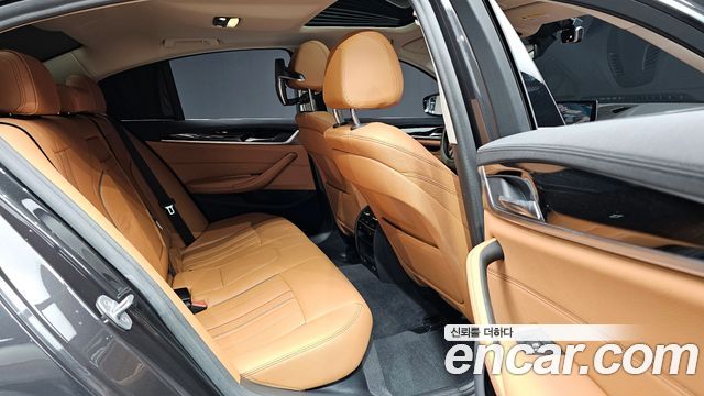 BMW 5-Series 520i Luxury