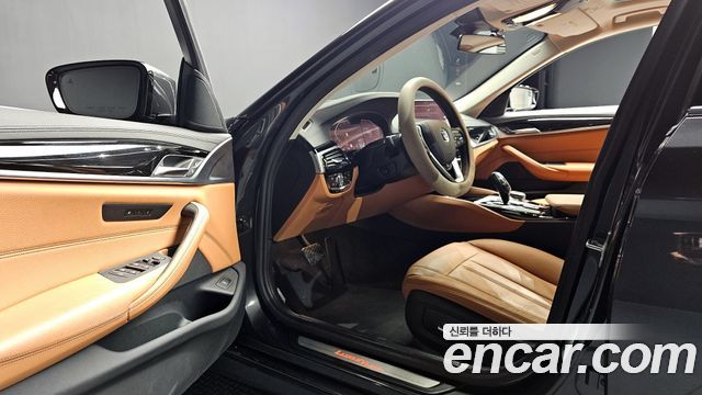 BMW 5-Series 520i Luxury