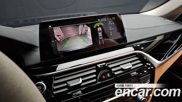BMW 5-Series 520i Luxury