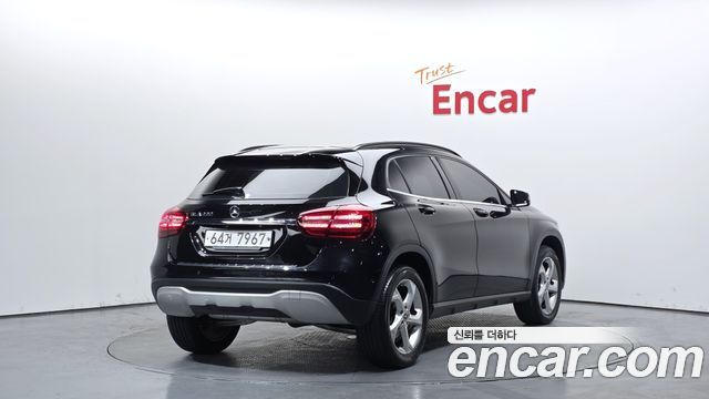 Mercedes-Benz GLA-Class GLA220
