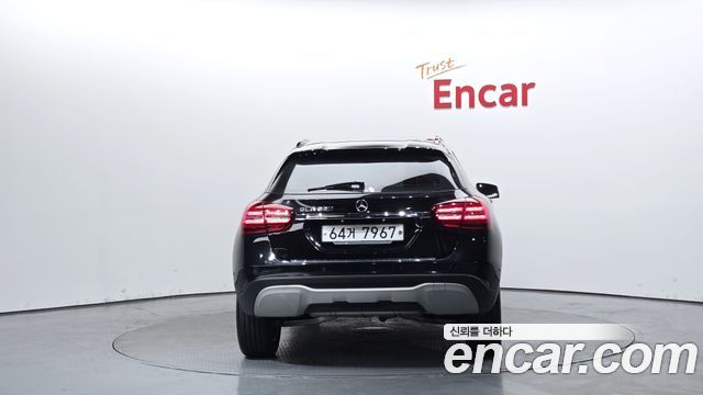 Mercedes-Benz GLA-Class GLA220