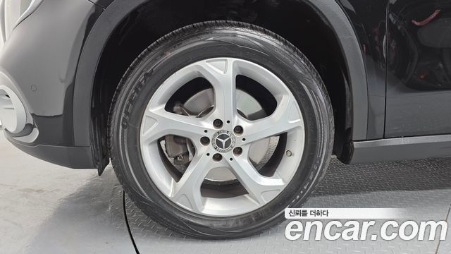 Mercedes-Benz GLA-Class GLA220