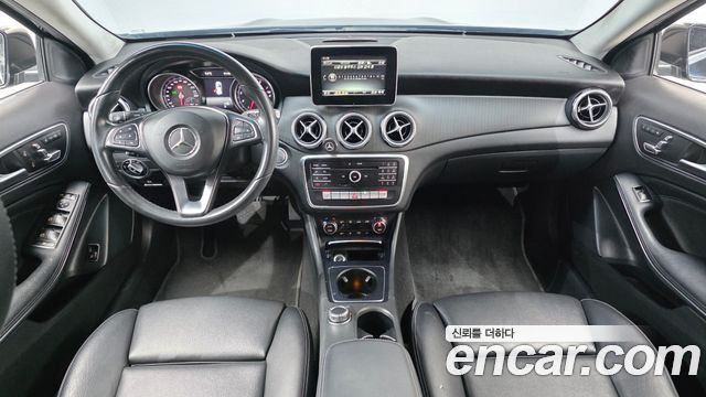 Mercedes-Benz GLA-Class GLA220