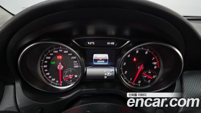 Mercedes-Benz GLA-Class GLA220