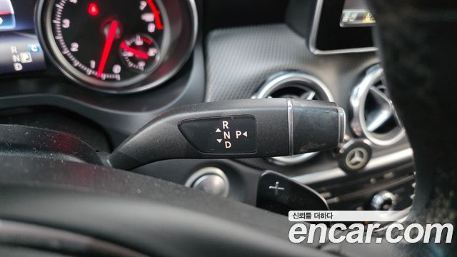 Mercedes-Benz GLA-Class GLA220