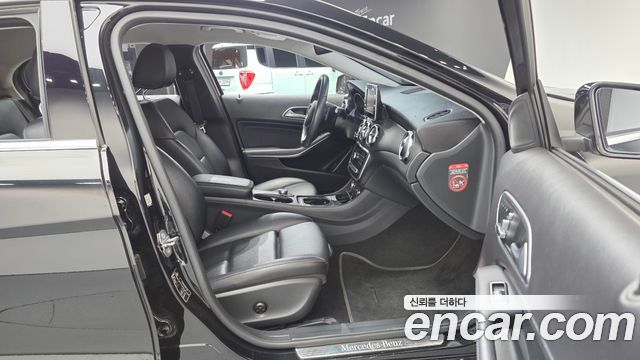 Mercedes-Benz GLA-Class GLA220