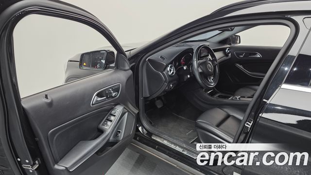 Mercedes-Benz GLA-Class GLA220