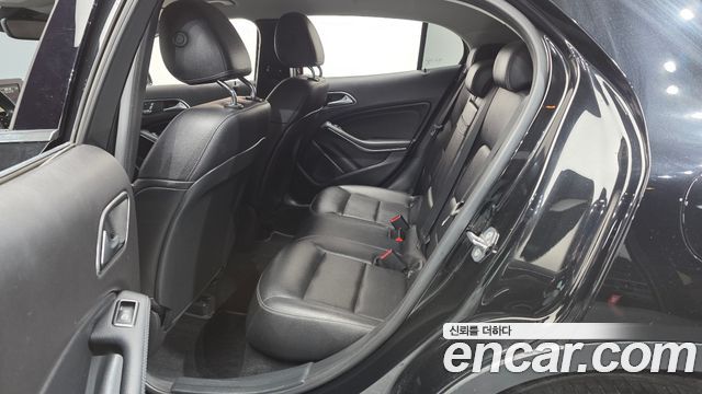 Mercedes-Benz GLA-Class GLA220