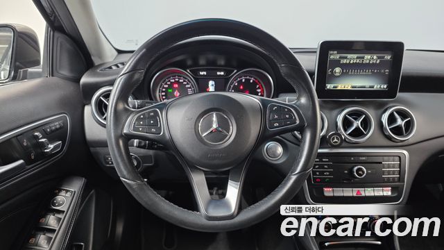 Mercedes-Benz GLA-Class GLA220