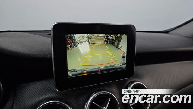 Mercedes-Benz GLA-Class GLA220