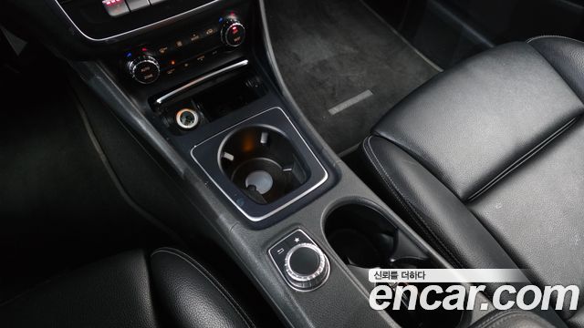 Mercedes-Benz GLA-Class GLA220