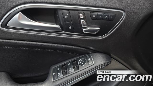 Mercedes-Benz GLA-Class GLA220