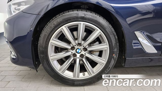 BMW 5-Series 520i Luxury