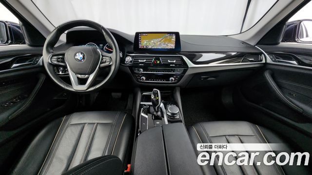 BMW 5-Series 520i Luxury