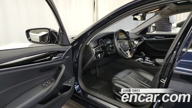 BMW 5-Series 520i Luxury