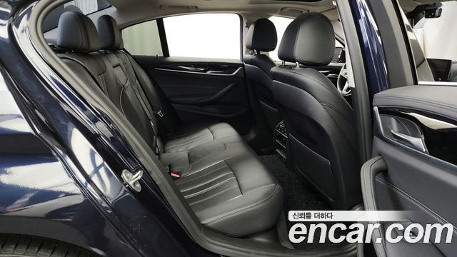 BMW 5-Series 520i Luxury