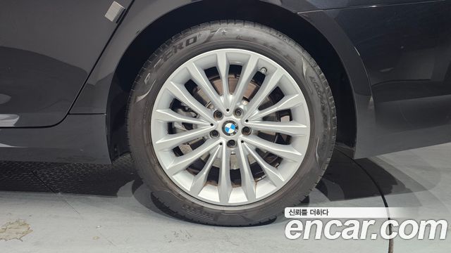 BMW 5-Series 520i Luxury