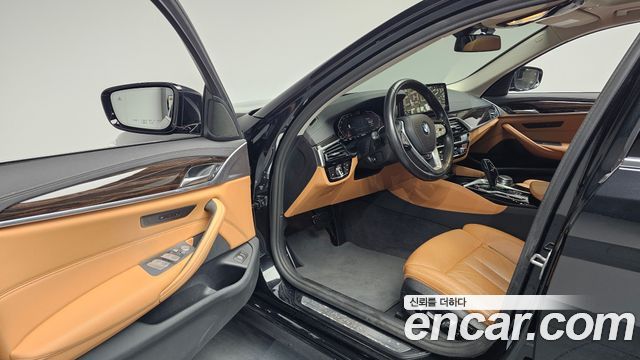 BMW 5-Series 520i Luxury