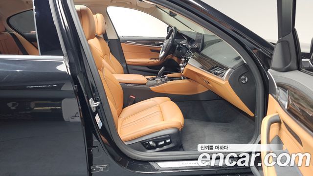 BMW 5-Series 520i Luxury
