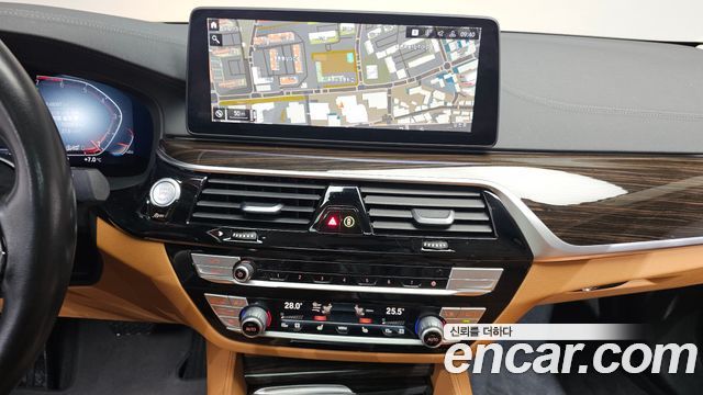 BMW 5-Series 520i Luxury