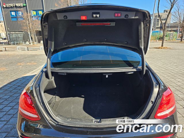 Mercedes-Benz E-Class E220d Exclusive