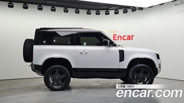 Land Rover Defender 90 D250 X-Dynamic SE