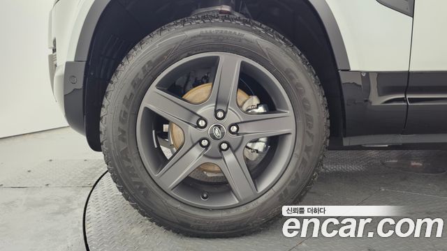 Land Rover Defender 90 D250 X-Dynamic SE