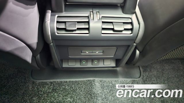 Land Rover Defender 90 D250 X-Dynamic SE