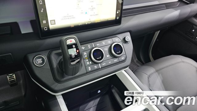 Land Rover Defender 90 D250 X-Dynamic SE