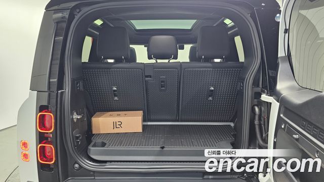 Land Rover Defender 90 D250 X-Dynamic SE