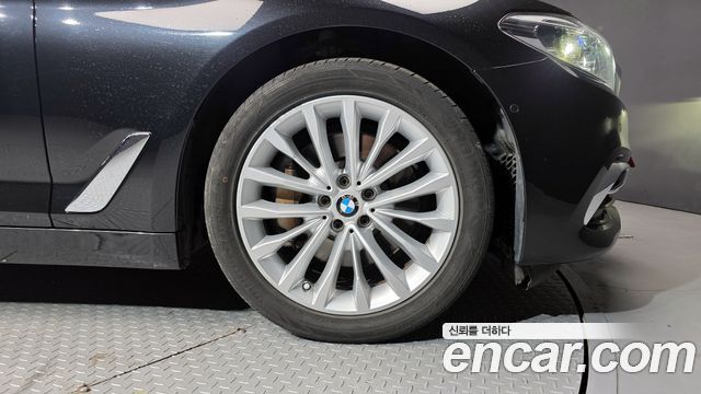 BMW 5-Series 530i xDrive Luxury Plus