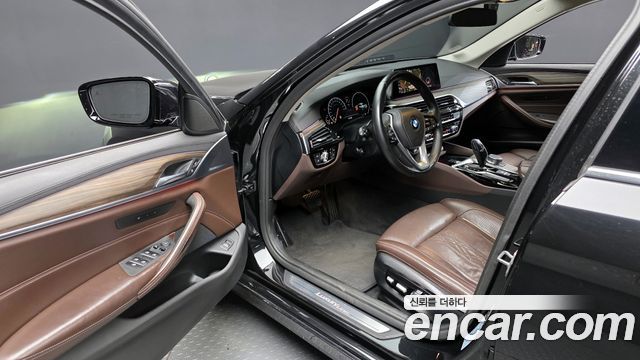 BMW 5-Series 530i xDrive Luxury Plus