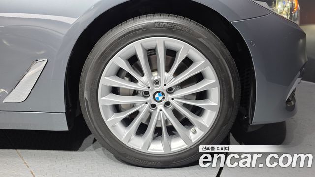 BMW 5-Series 530i xDrive Luxury Plus