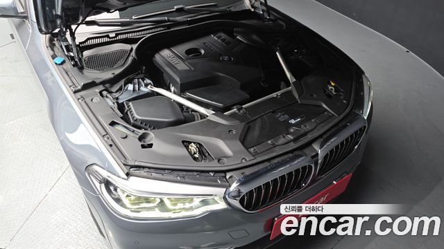 BMW 5-Series 530i xDrive Luxury Plus