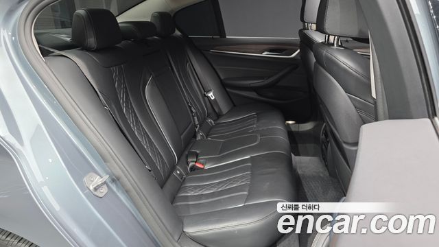 BMW 5-Series 530i xDrive Luxury Plus