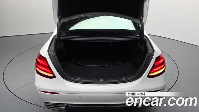 Mercedes-Benz E-Class E200 Avantgarde