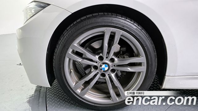 BMW 3-Series 320i M Sport Shadow
