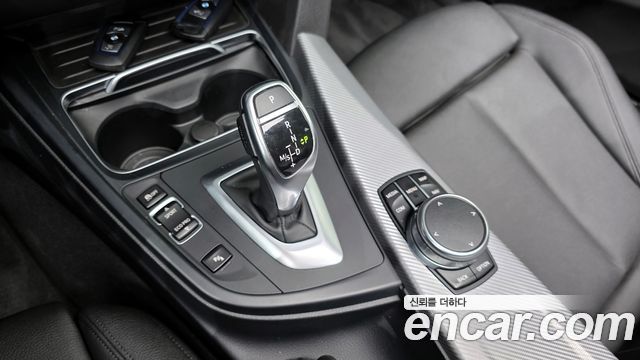 BMW 3-Series 320i M Sport Shadow