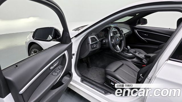 BMW 3-Series 320i M Sport Shadow