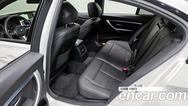 BMW 3-Series 320i M Sport Shadow
