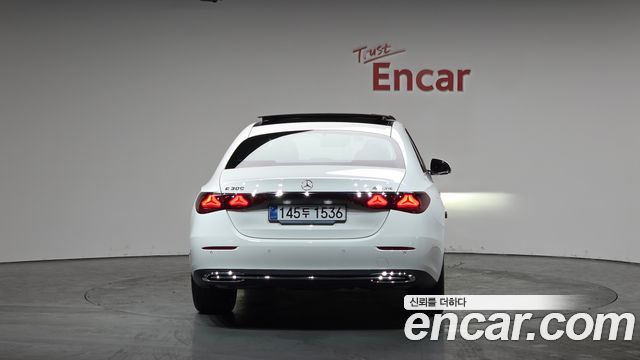 Mercedes-Benz E-Class E300 4MATIC Exclusive