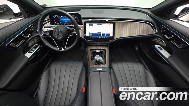 Mercedes-Benz E-Class E300 4MATIC Exclusive