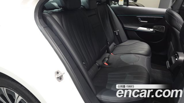Mercedes-Benz E-Class E300 4MATIC Exclusive