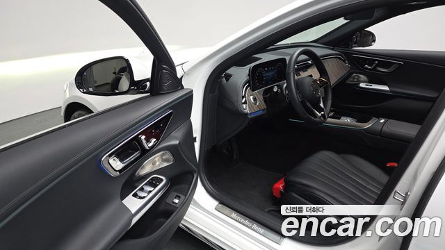 Mercedes-Benz E-Class E300 4MATIC Exclusive