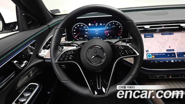 Mercedes-Benz E-Class E300 4MATIC Exclusive