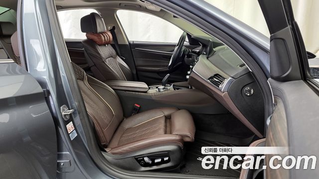 BMW 5-Series 520d xDrive Luxury Plus
