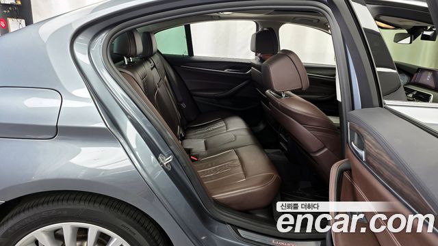 BMW 5-Series 520d xDrive Luxury Plus